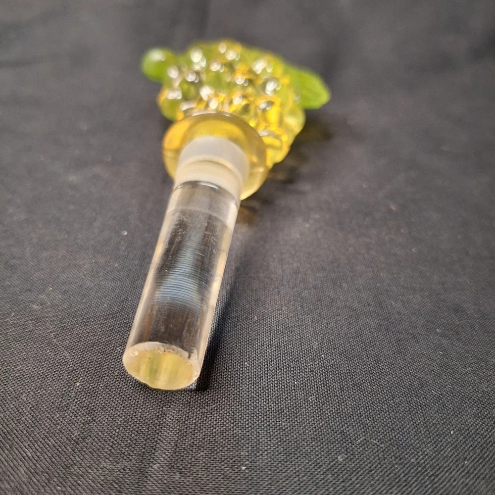 Vintage MIKASA Glass Yellow Green Grape‎ Cluster Wine Bottle Stopper Decorative